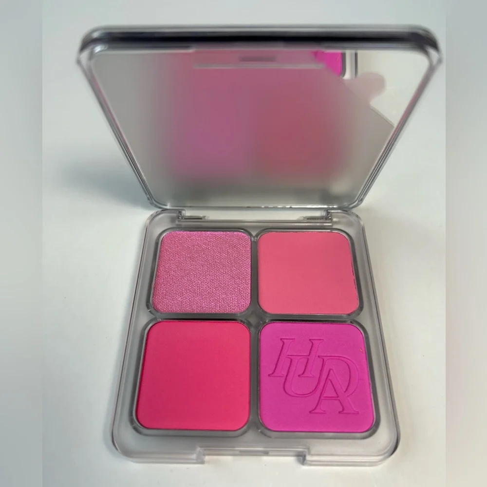 NWT🌷Huda Beauty Blush Filter Blurring Blushlighters Palette in “Baby Pink”
